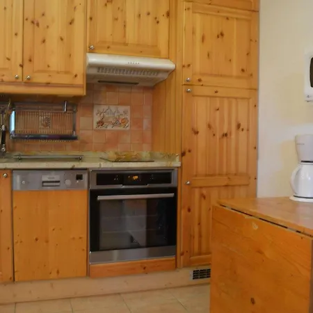 Apartment T2 Avec Piscine, Jardinet Et Parking A 250m De La A Saint-cyprien - Fr-1-225d-22 *